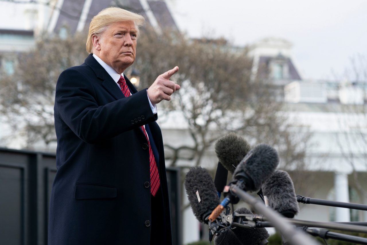 trump-pressiona-facebook-a-remover-grupo-que-rastreava-agentes-da-imigracao