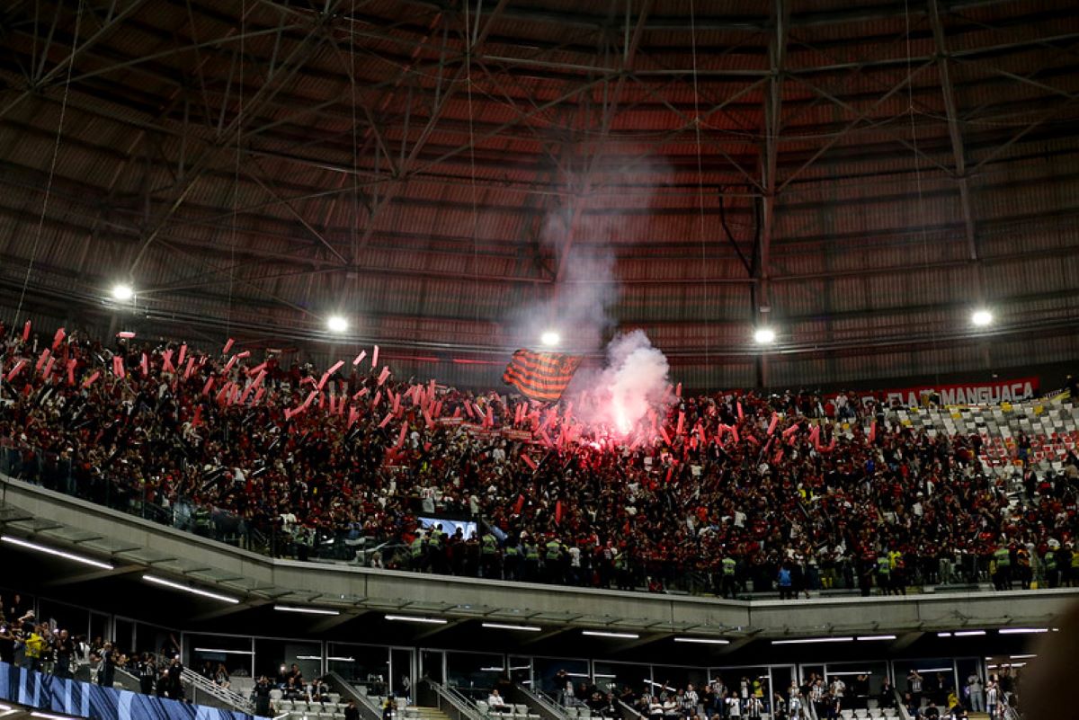 o-livro-que-expos-dirigentes-do-flamengo-apos-tragedia-no-ninho-do-urubu