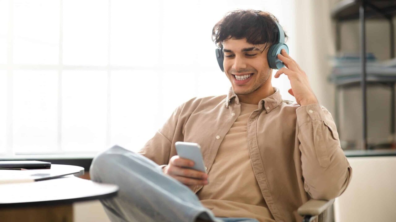 5-celulares-com-o-melhor-som-para-ouvir-suas-musicas-em-2025