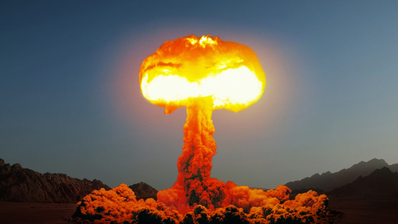 ceu-radioativo?-estudo-sugere-ligacao-entre-testes-nucleares-e-luzes-misteriosas