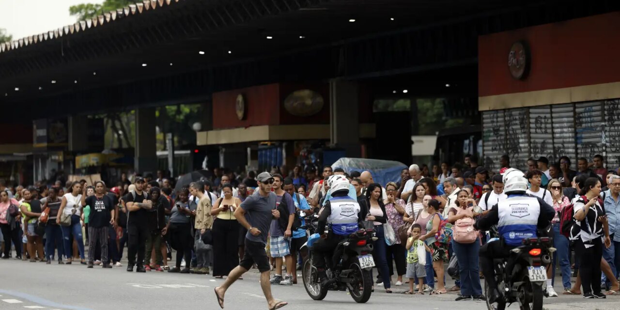 rio:-avenidas-sao-liberadas-e-metro-reforca-horario-de-trens
