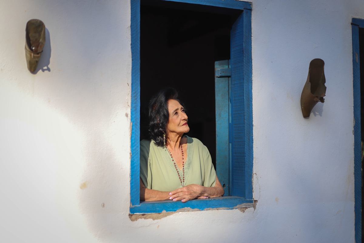 mulher-realiza-sonho-de-ser-cantora-aos-81-apos-pai-impedir-carreira