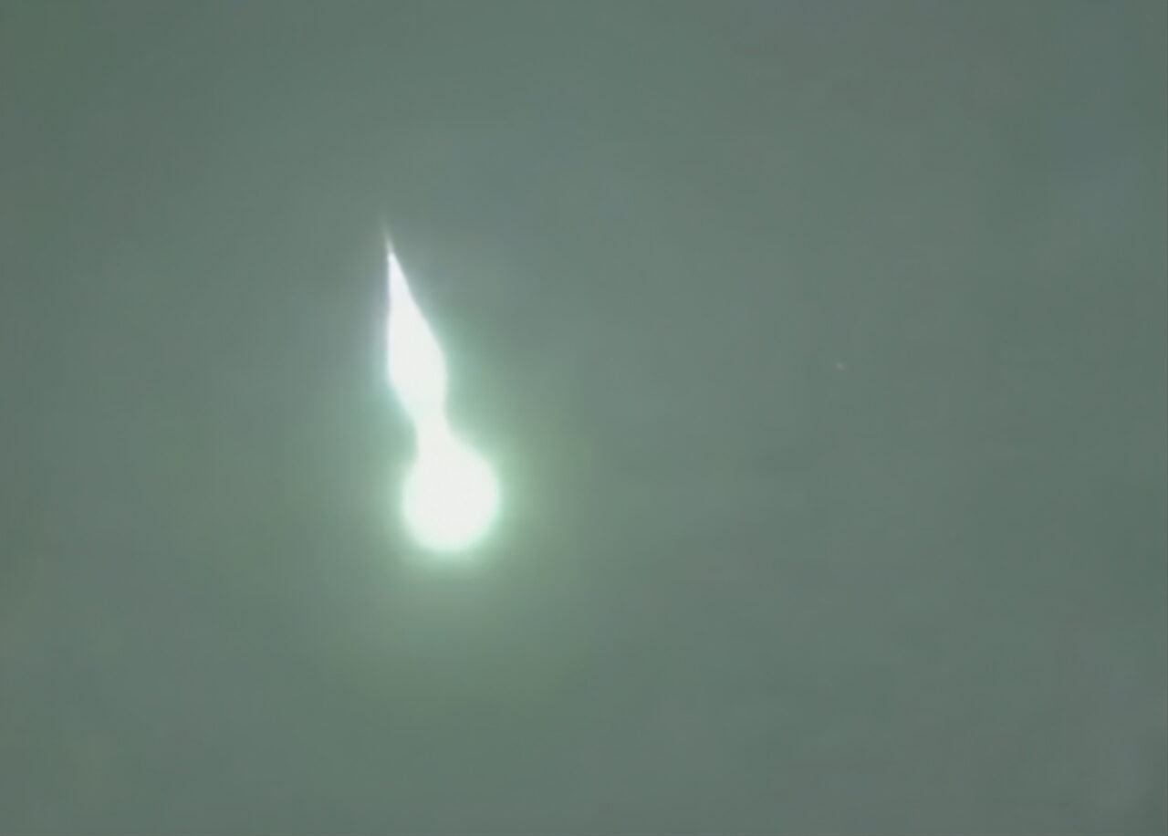 meteoro-verde-explode-no-ceu-de-minas-gerais