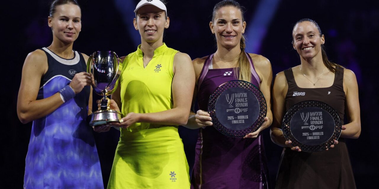 stefani-e-babos-perdem-na-decisao-e-ficam-com-o-vice-no-wta-finals