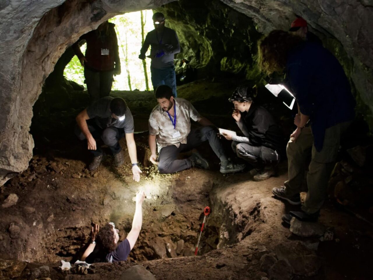 cientistas-brasileiros-lideram-escavacao-de-“condominio”-pre-historico-na-romenia