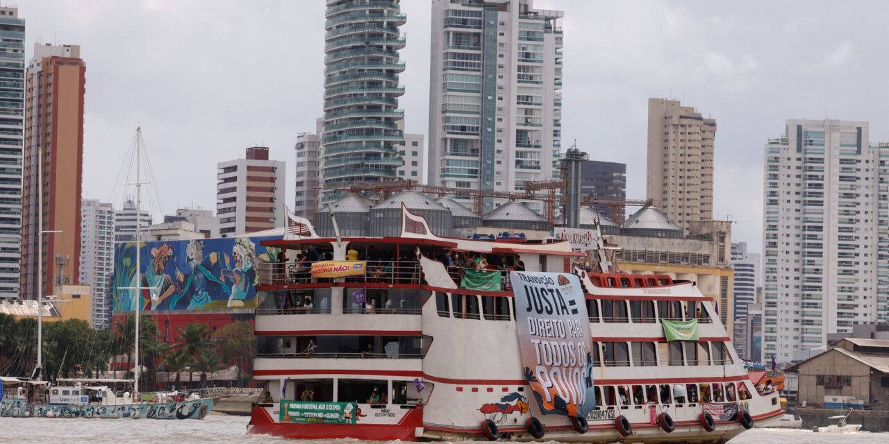 belem:-barqueata-na-baia-de-guajara-marca-inicio-da-cupula-dos-povos