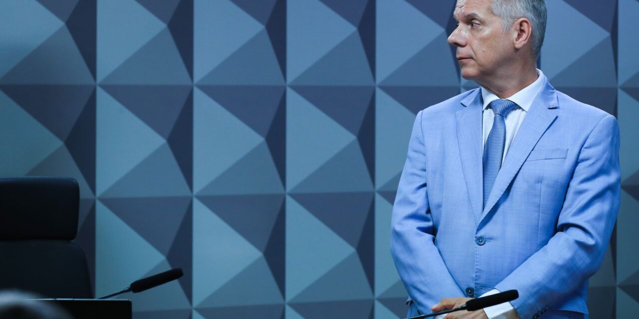 pf-diz-que-ex-presidente-do-inss-recebia-r$-250-mil-mensais-de-propina