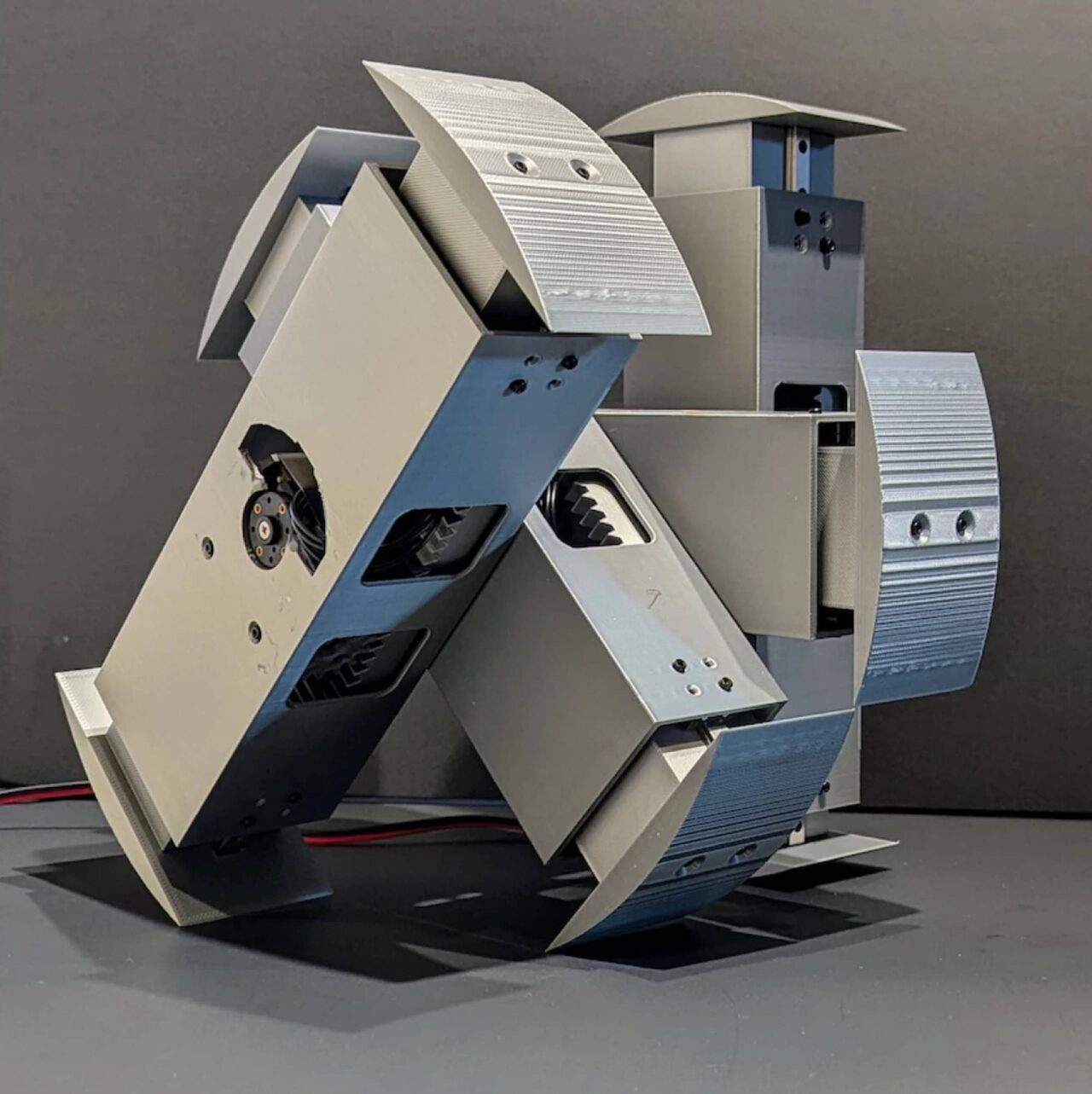 lembra-do-tars?-robo-de-“interestelar”-agora-existe-na-vida-real!