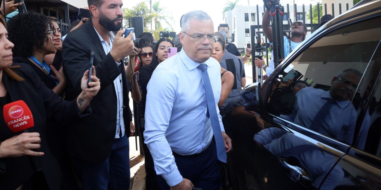 defesa-de-bolsonaro-diz-que-tornozeleira-humilha-e-nega-plano-de-fuga