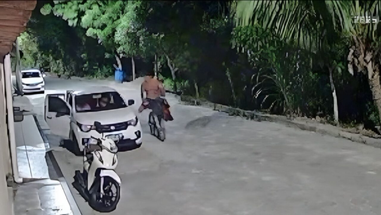 apos-briga-de-transito,-ciclista-e-atropelado-e-arrastado-por-carro;-veja-video