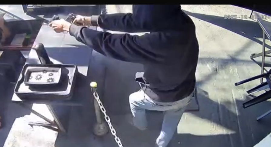 novas-imagens-mostram-homem-tentando-executar-ex:-‘achou-que-eu-estava-de-brincadeira?’