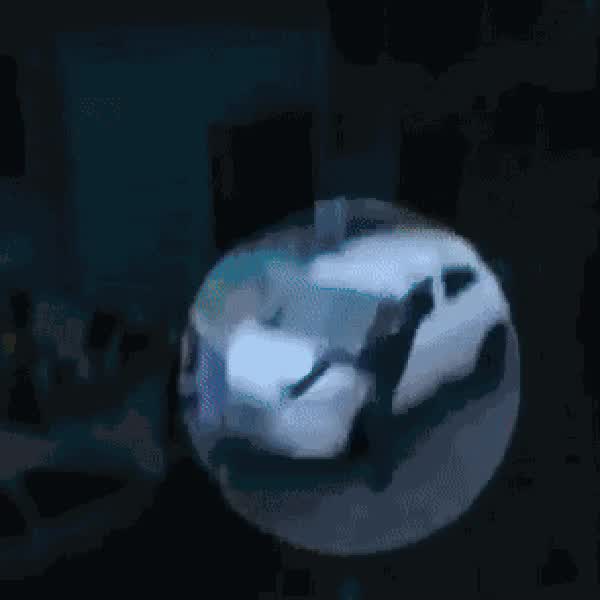 video:-pm-da-voadora,-agride-homem-com-deficiencia-e-usa-spray-contra-moradores