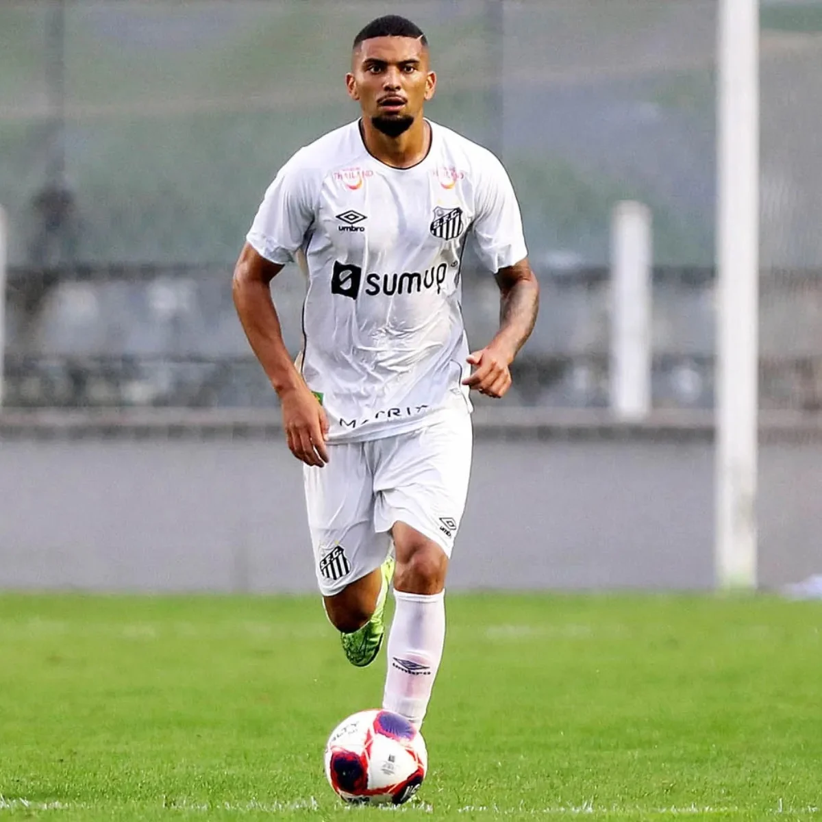 ex-santos,-jogador-de-futebol-e-preso-por-abuso-na-bahia