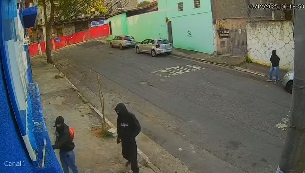 homens-roubam-arsenal-de-armas-em-empresa-de-seguranca;-veja-video