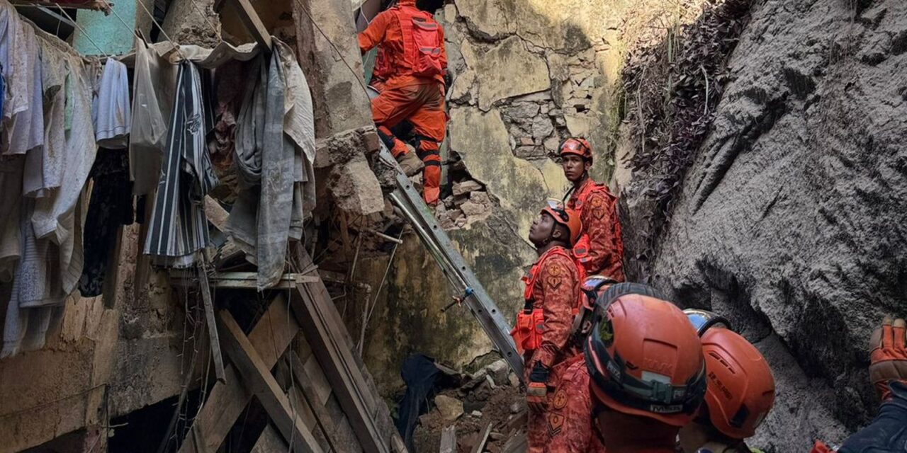 resgatadas-17-pessoas-de-casarao-que-desabou-no-rio