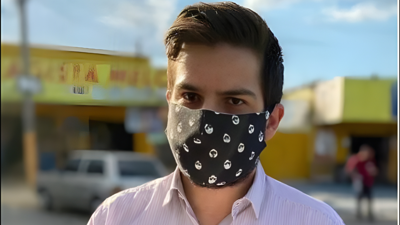 assessor-de-deputado-e-flagrado-se-masturbando-em-janela-de-predio