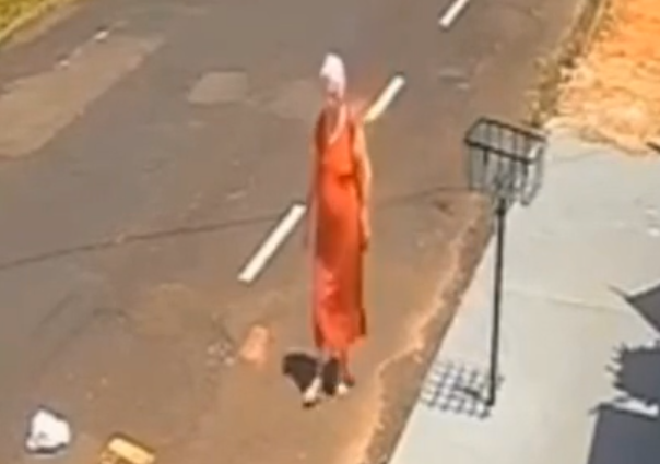 camera-mostra-momento-em-que-idosa-de-84-anos-e-agredida-e-assaltada;-veja