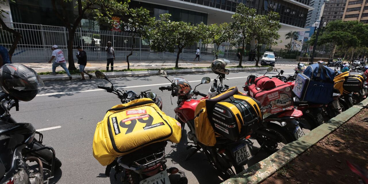 prefeitura-de-sp-regulamenta-mototaxi;-uber-e-99-apontam-ilegalidade