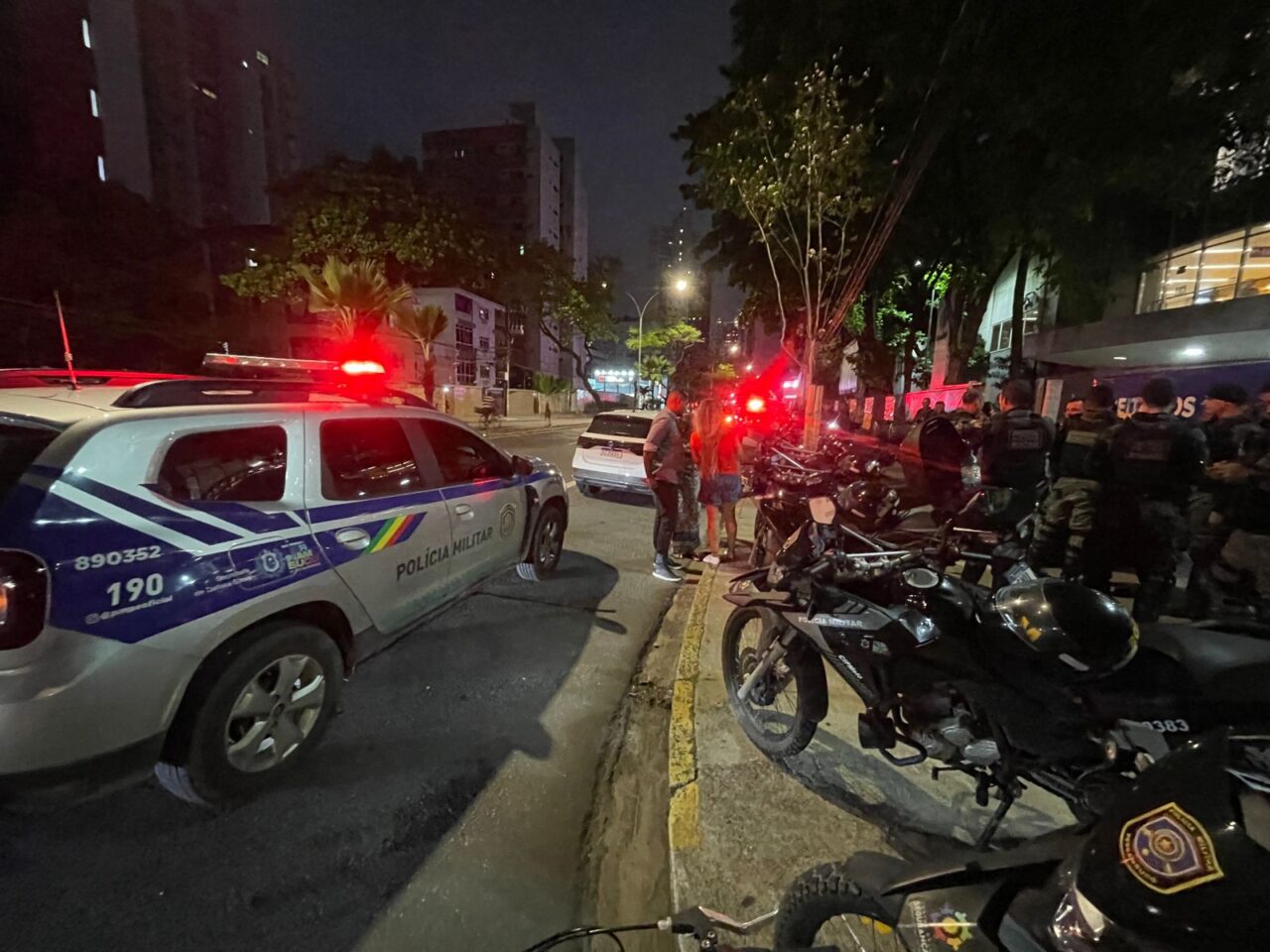 video:-tiroteio-no-‘risca-faca’-deixa-dois-mortos-e-nove-feridos