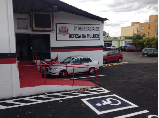 idoso-com-alzheimer-agride-esposa-com-marreta-durante-surto