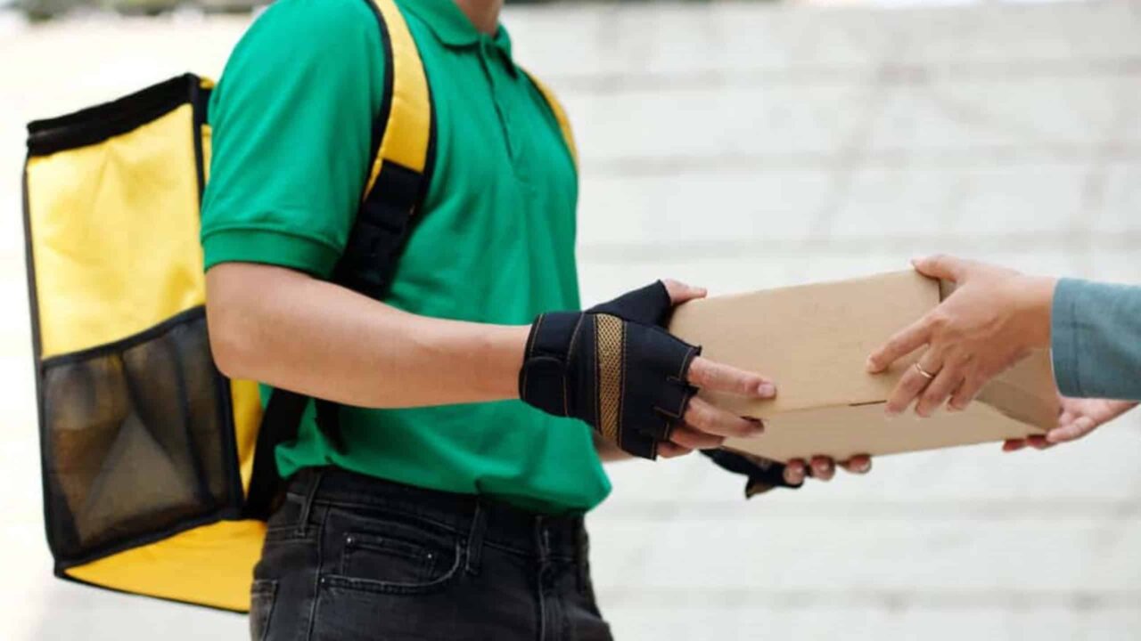 entregador-pode-tirar-fotos-minhas-durante-entrega-da-encomenda?