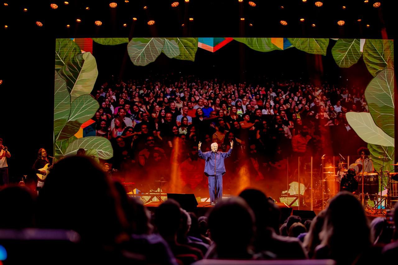 caetano-veloso-reune-publico-recorde-no-ulysses,-em-noite-historica