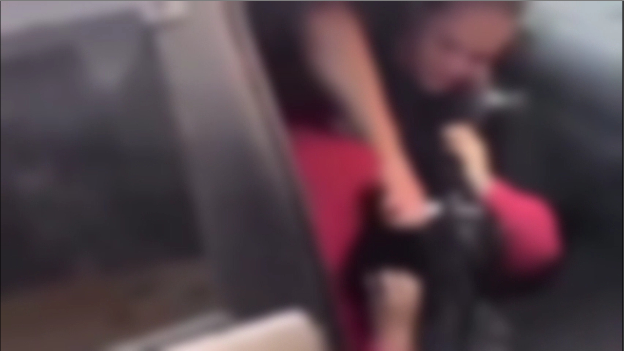 video:-mulher-corta-cabelo-da-prima-apos-flagra-de-traicao