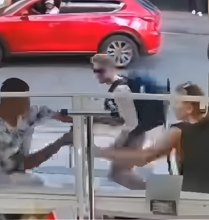 video:-casal-e-assaltado,-mulher-enfrenta-criminosos-sozinha-e-namorado-corre