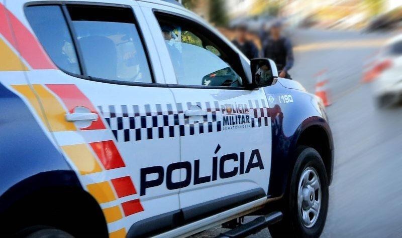 corpo-e-encontrado-decapitado-e-com-maos-amarradas-em-poco