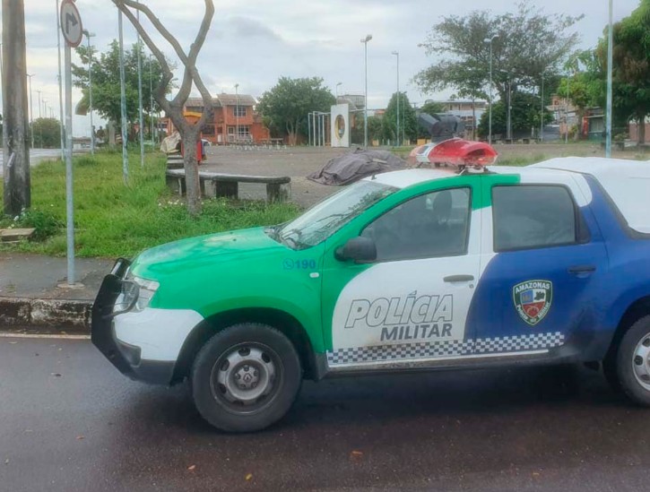 mulher-e-encontrada-morta-e-seminua-debaixo-de-micro-onibus;-video