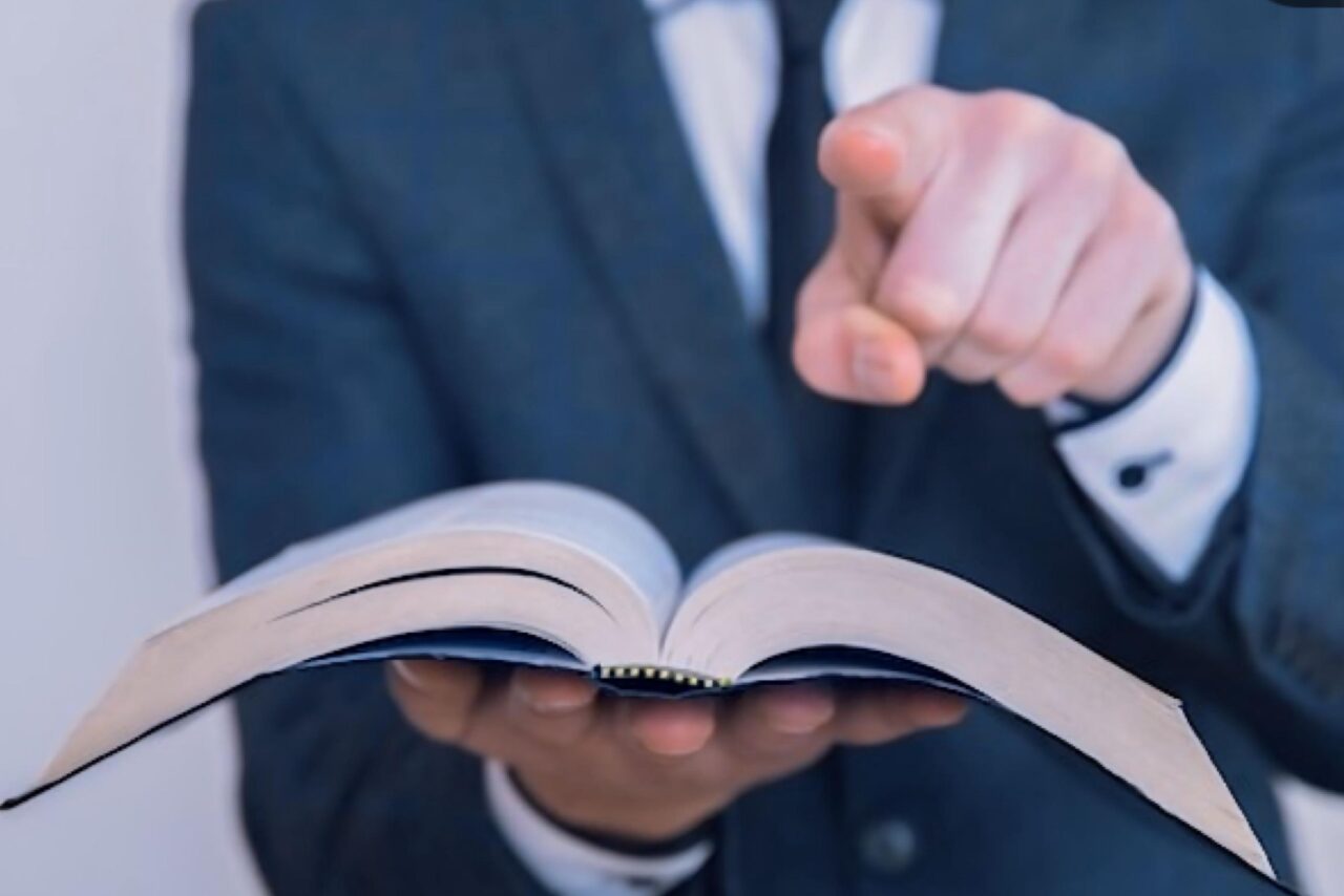 justica-do-rio-proibe-homem-de-fazer-‘exorcismos’-contra-vizinha-espirita-em-condominio