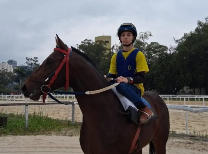 veja-momento-em-que-jovem-de-16-anos-sofre-tragico-acidente-em-hipodromo