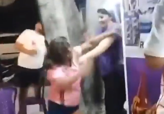 video:-acai-na-promocao-gera-discordia-entre-funcionaria-e-cliente