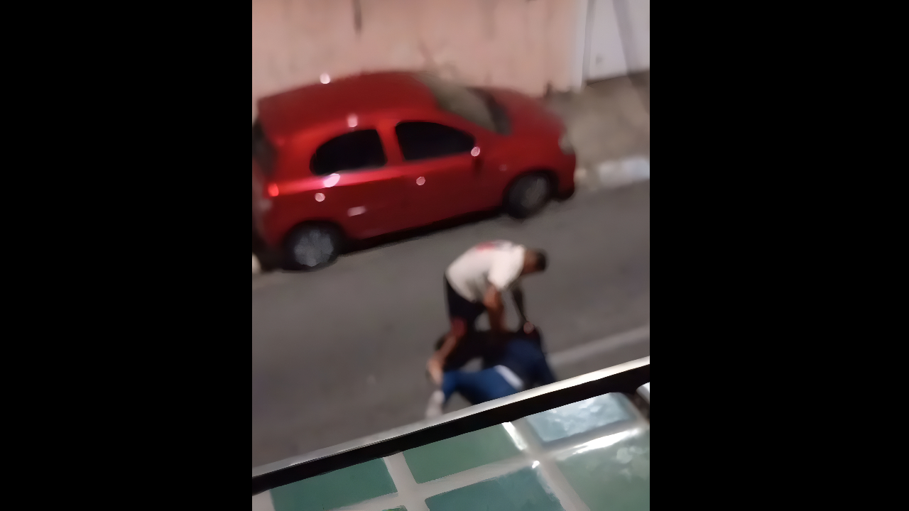 mulher-e-morta-a-facadas-pelo-ex-companheiro-no-meio-da-rua