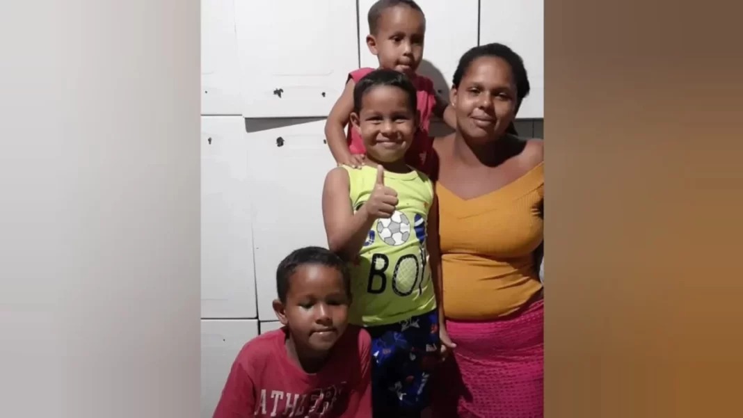 corpos-de-sabrina-e-dos-tres-filhos-chegam-ao-velorio;-assista