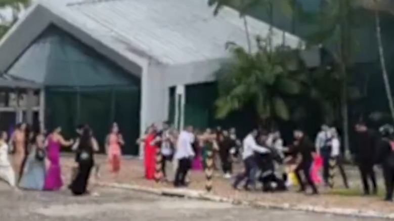 formatura-de-medicina-termina-em-briga-generalizada;-veja-video