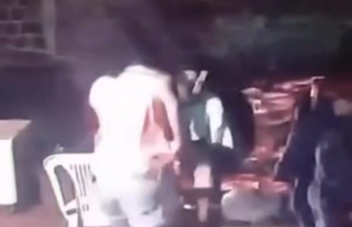 video:-mulher-tenta-esfaquear-a-propria-filha-na-vespera-de-natal