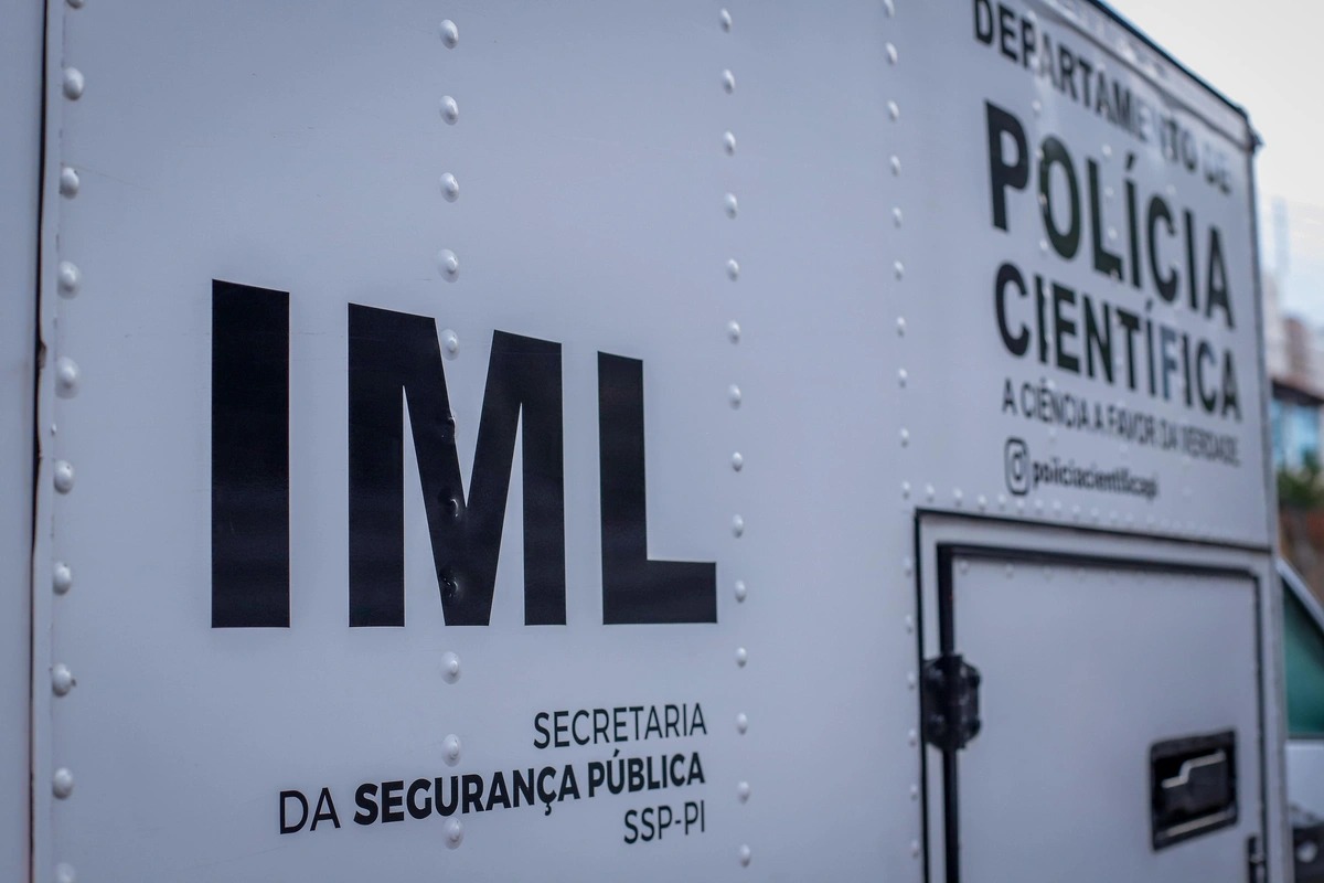 mae-e-filho-sao-encontrados-mortos-apos-vizinhos-ouvirem-gritos;-suspeita-e-que-a-mulher-tenha-matado-a-crianca