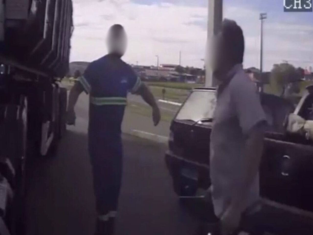 caminhoneiro-e-morto-a-facadas-apos-briga-de-transito-em-rodovia;-veja-video