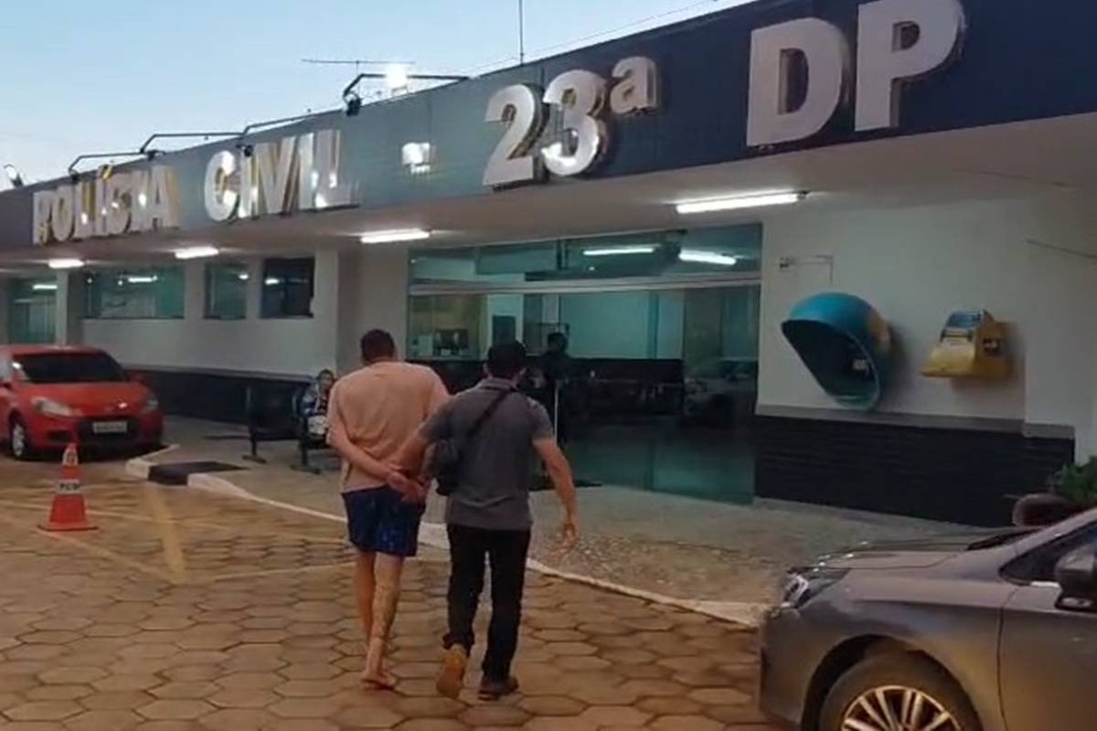 mulher-pula-de-carro-em-movimento-apos-ser-agredida-com-retrovisor-e-alicate-de-unha