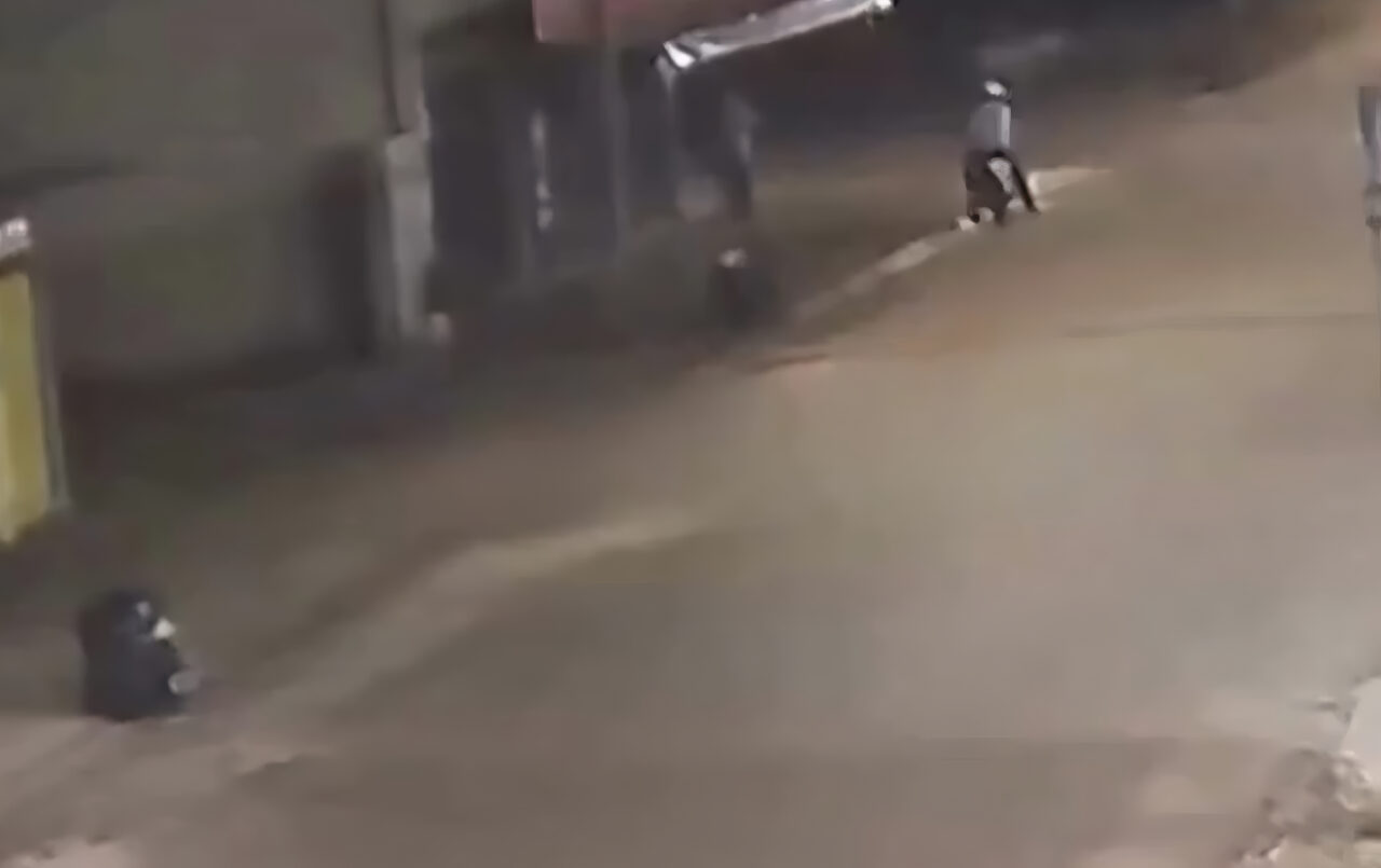 video:-adolescentes-sao-executados-a-tiros-no-meio-da-rua