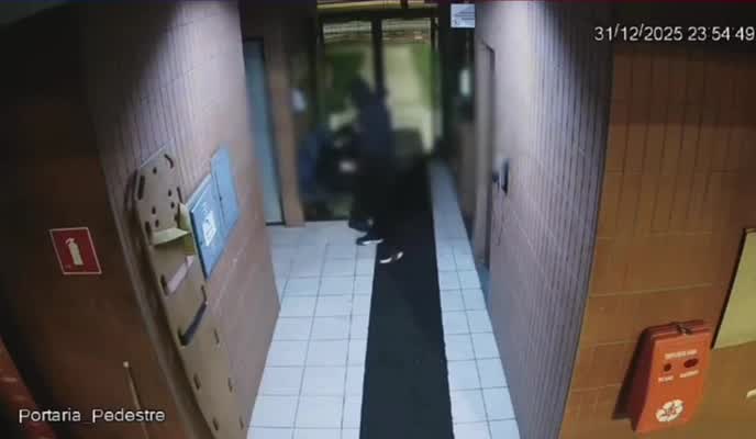 video:-criminosos-armados-rendem-guardas-e-roubam-predio-da-usp-durante-reveillon