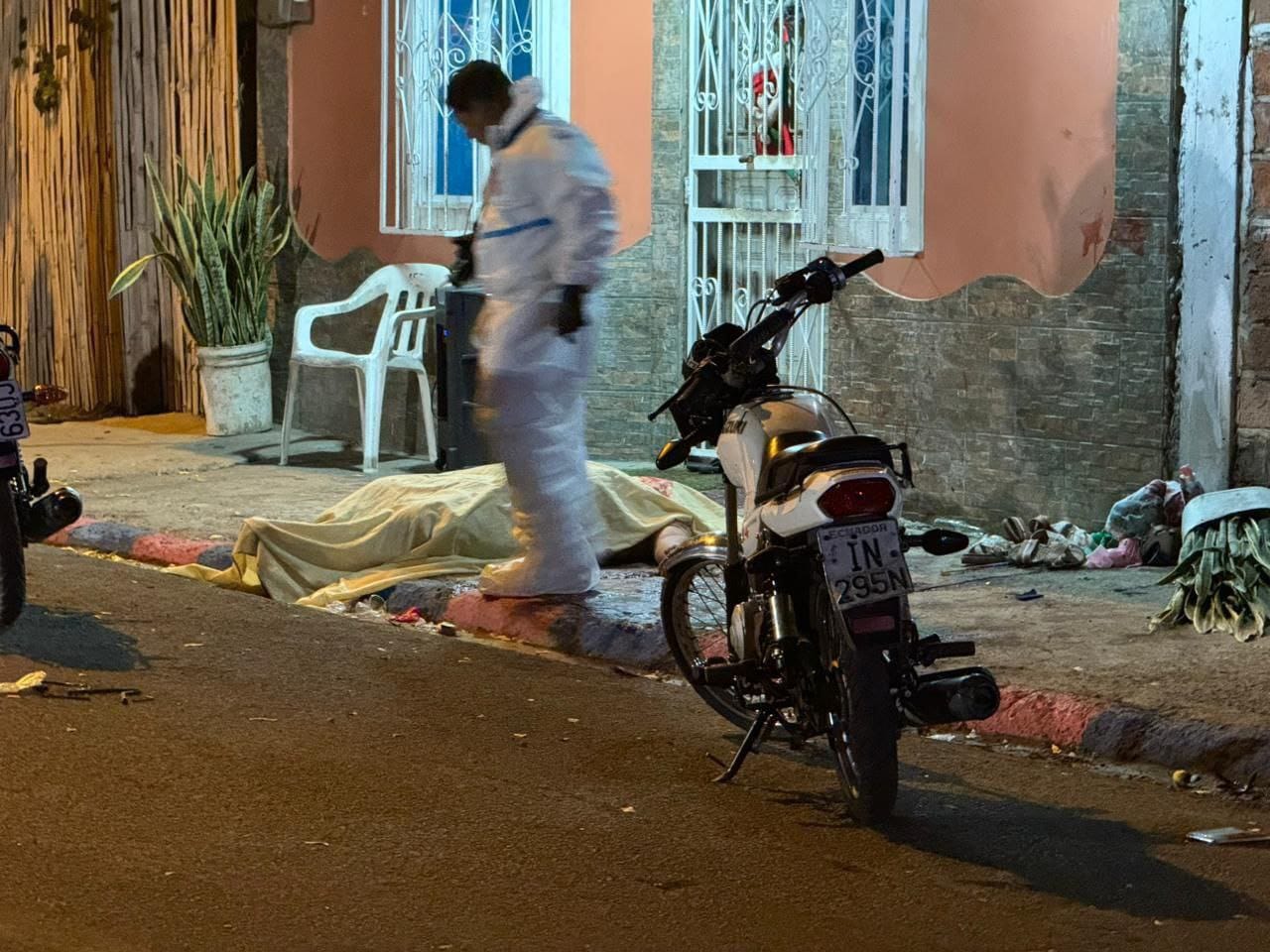 ataque-armado-na-vespera-do-ano-novo-deixa-7-mortos;-veja-videos