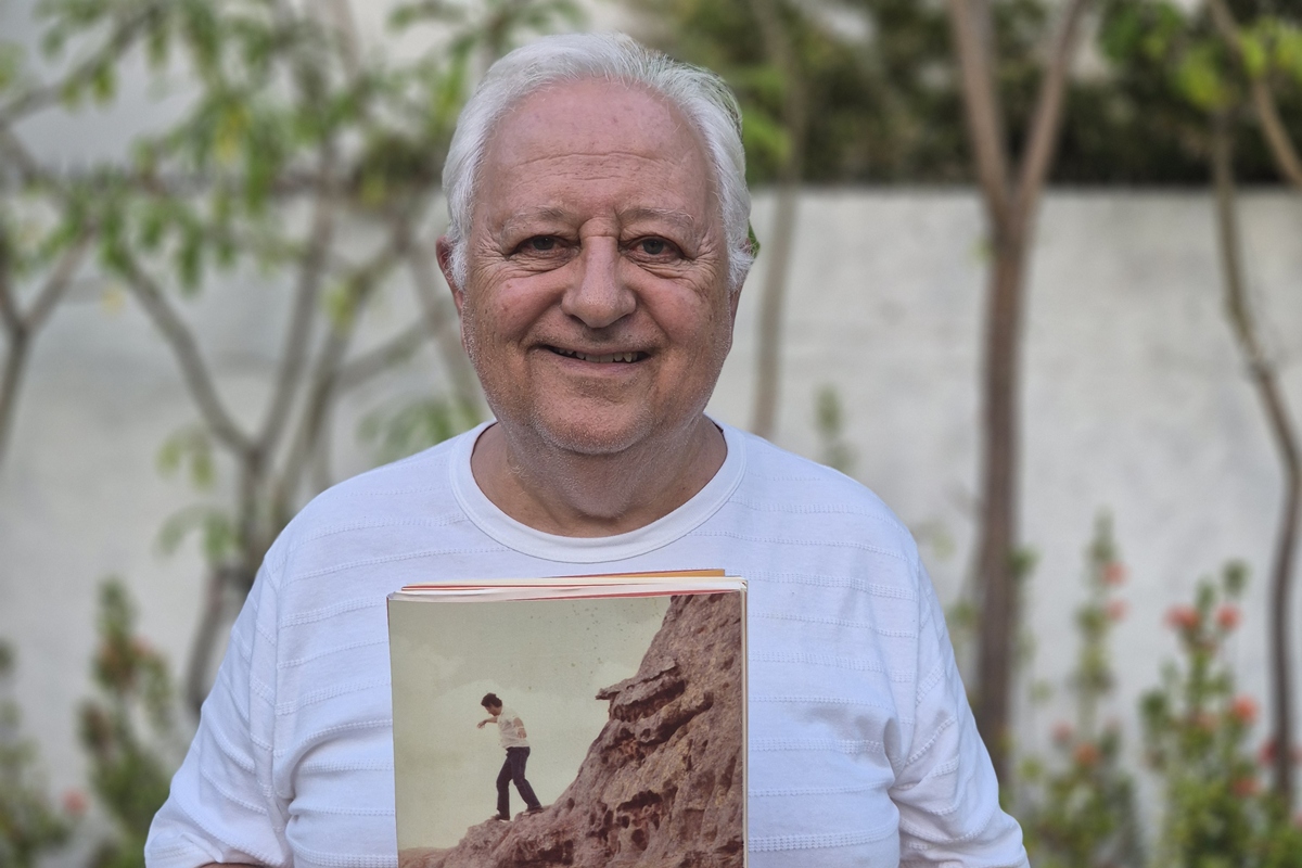 caio-tiburcio-lanca-1o-livro-aos-73-anos,-com-evento-no-clube-do-choro