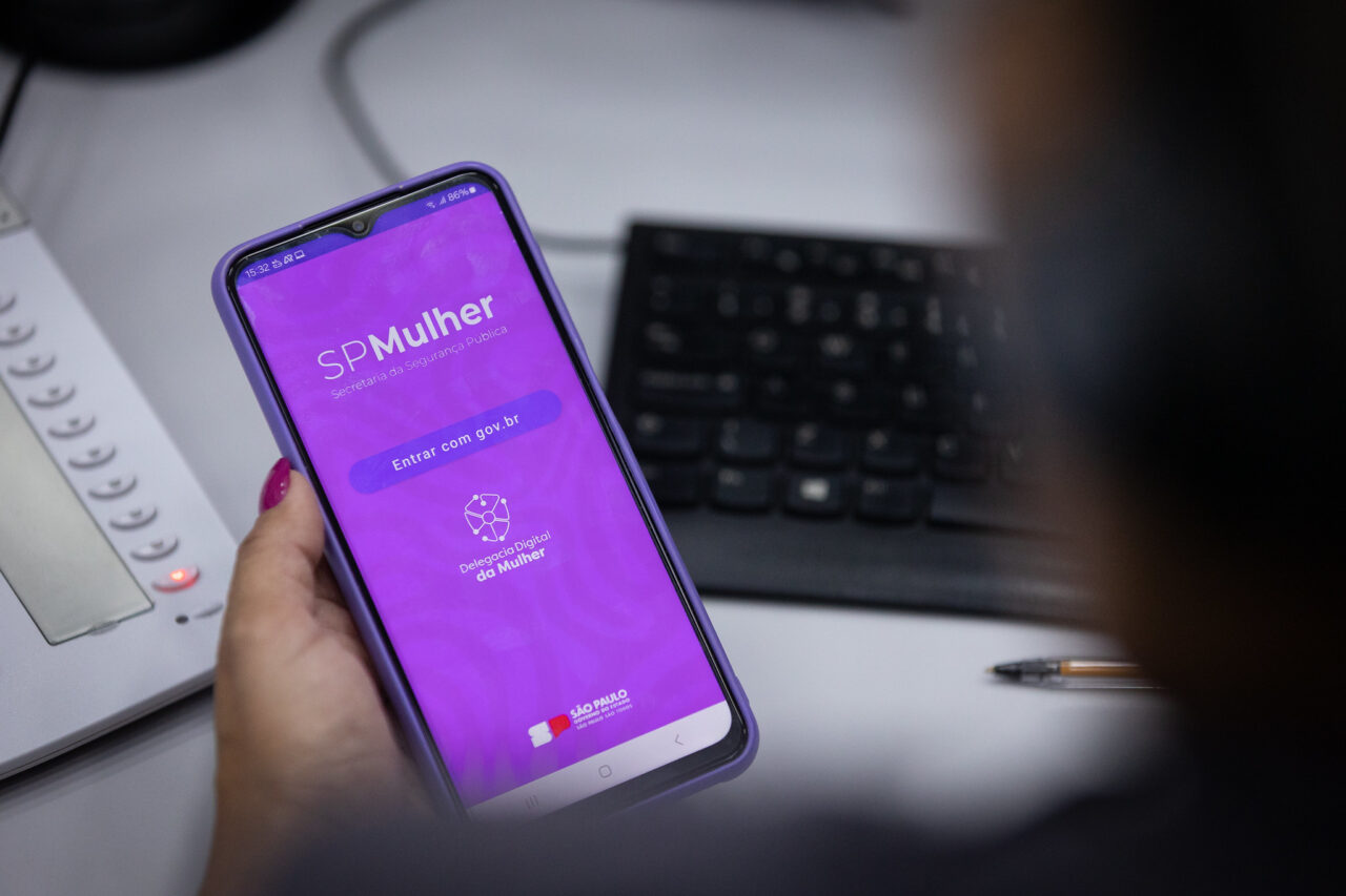 mulher-aciona-‘botao-do-panico’-e-e-salva-de-violencia-domestica