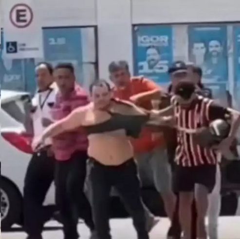 video-flagra-agressor-que-bateu-em-idoso-levando-‘troco’-de-populares