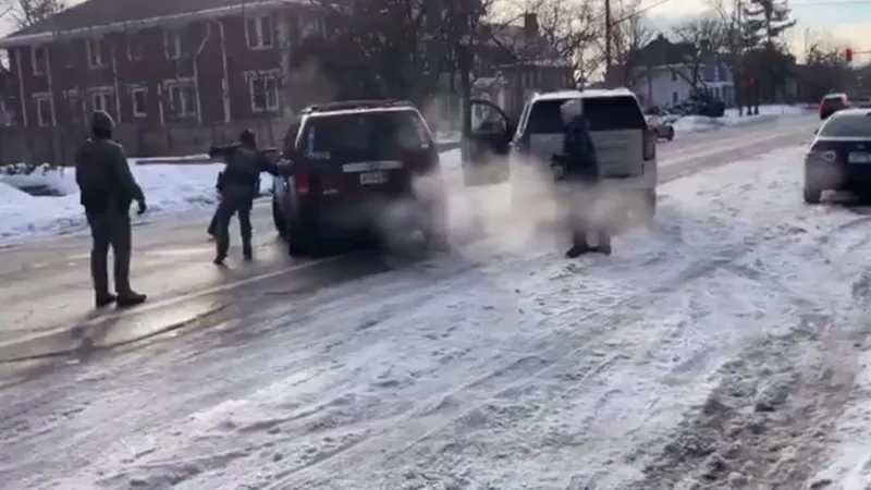 o-que-e-o-ice?-entenda-o-que-revolta-a-populacao-dos-eua-nas-ultimas-horas