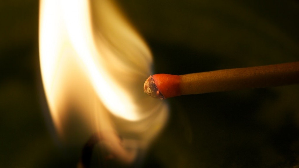 casal-discute-e-marido-coloca-fogo-no-corpo-de-esposa