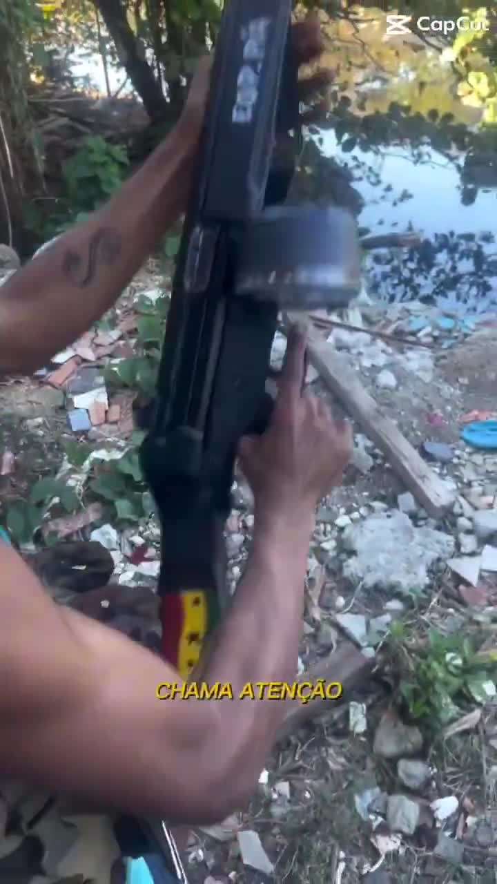 traficantes-do-tcp-exibem-fuzis-em-videos-no-complexo-da-mare;-veja