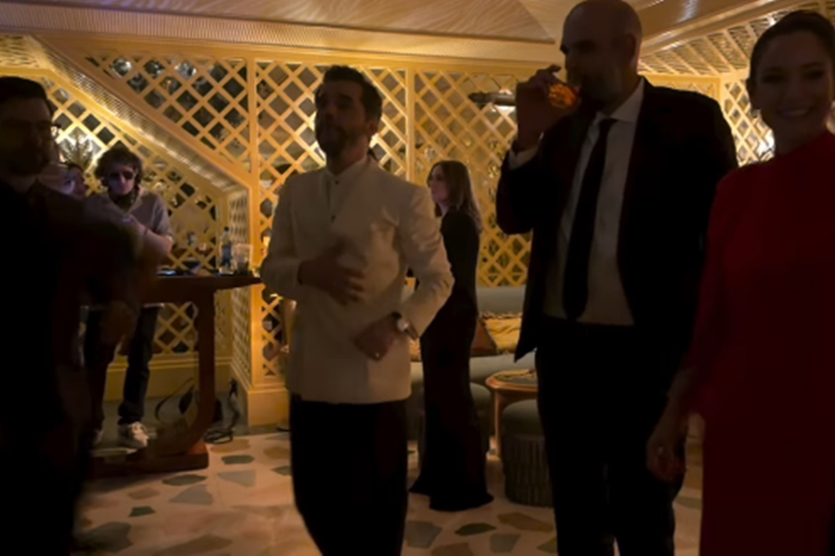 elenco-de-o-agente-secreto-celebra-globo-de-ouro-com-roda-de-samba